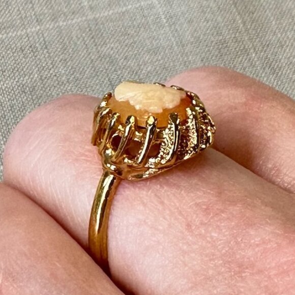 Vintage 18K HGE Cameo Ring size 6.5