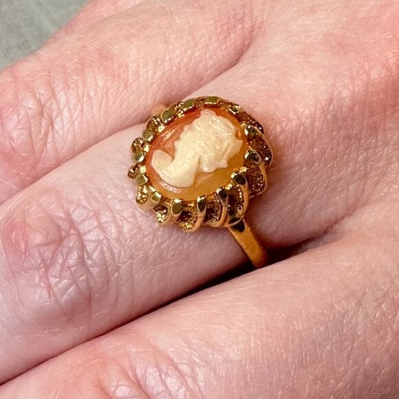 Vintage 18K HGE Cameo Ring size 6.5