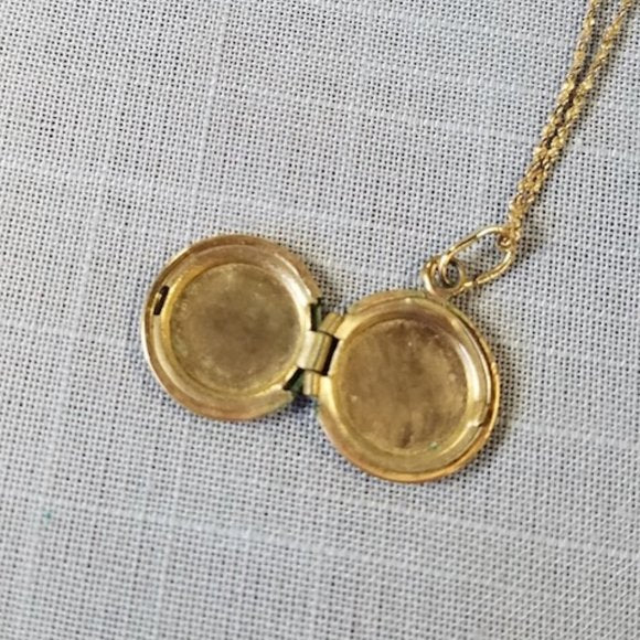 Vintage Antique Small Round Gold locket on 14K chain