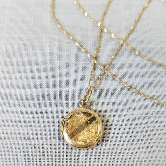 Vintage Antique Small Round Gold locket on 14K chain