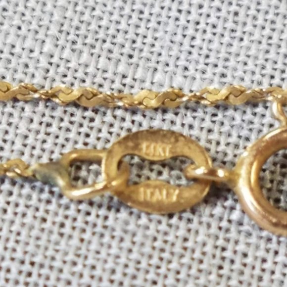 Vintage Antique Small Round Gold locket on 14K chain