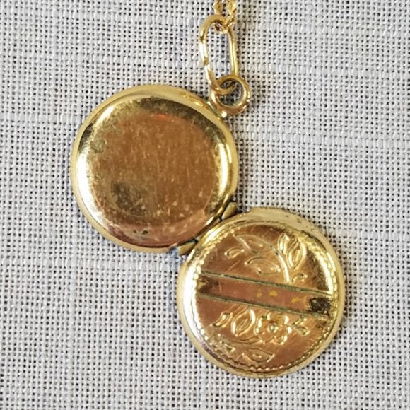 Vintage Antique Small Round Gold locket on 14K chain