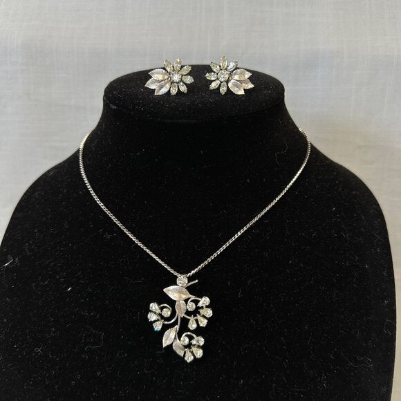 Vintage Krementz Floral White Gold Overlay Rhinestone Demi Parure Set