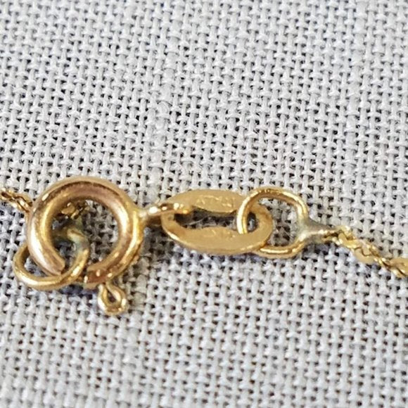Vintage Antique Small Round Gold locket on 14K chain