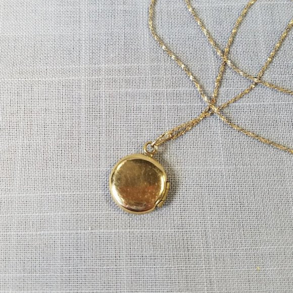 Vintage Antique Small Round Gold locket on 14K chain